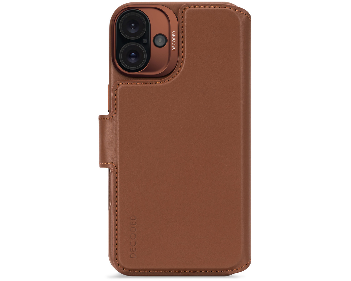 Decoded - Leather Detachable Wallet till iPhone 16 Brun