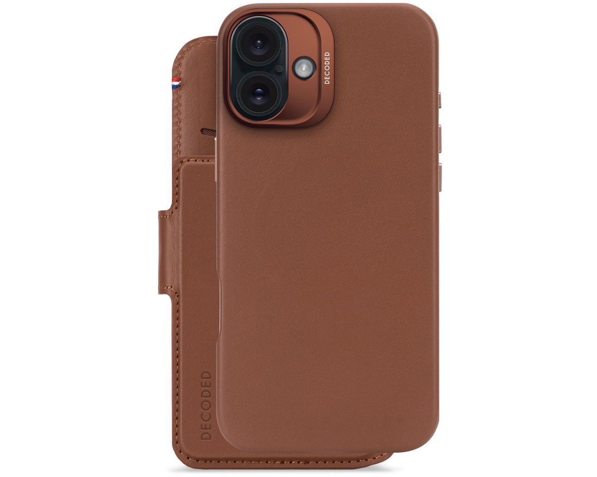 Decoded - Leather Detachable Wallet till iPhone 16 Plus Brun