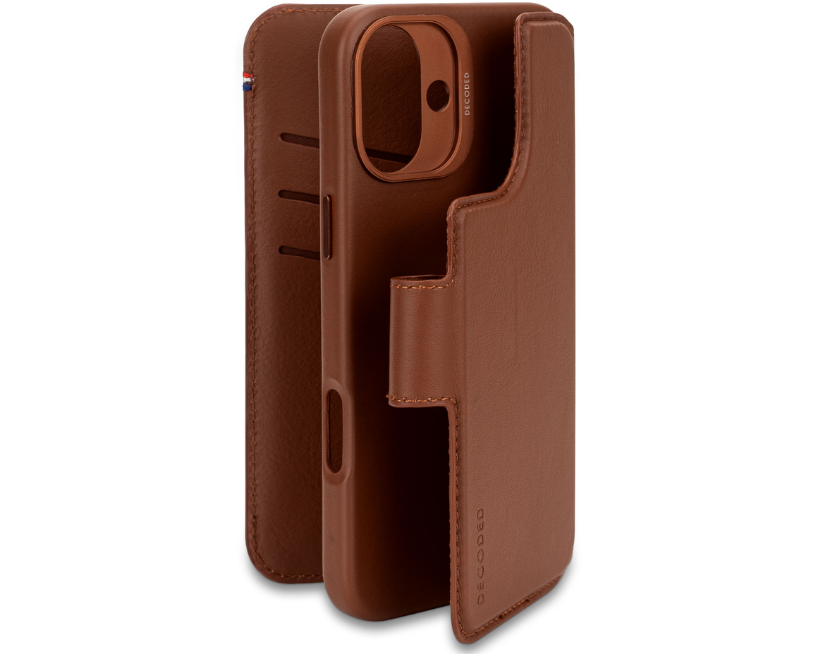 Decoded - Leather Detachable Wallet till iPhone 16 Plus Brun