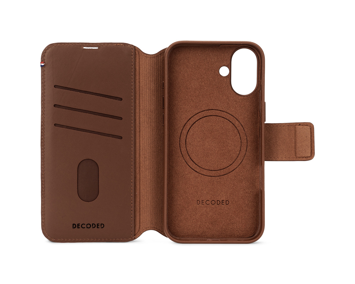 Decoded - Leather Detachable Wallet till iPhone 16 Plus Brun