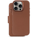Decoded - Leather Detachable Wallet till iPhone 16 Pro Brun
