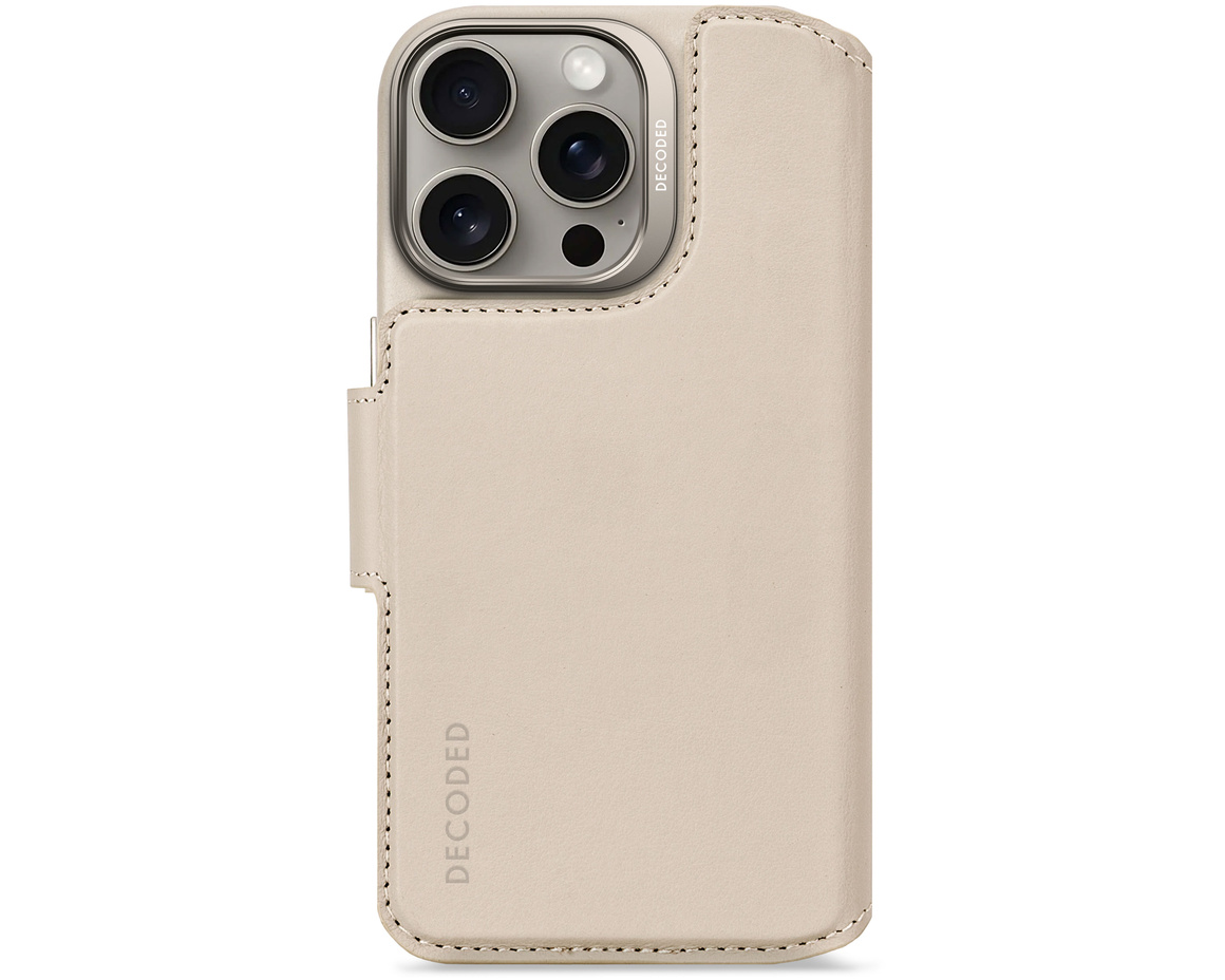 Decoded - Leather Detachable Wallet till iPhone 16 Pro Clay