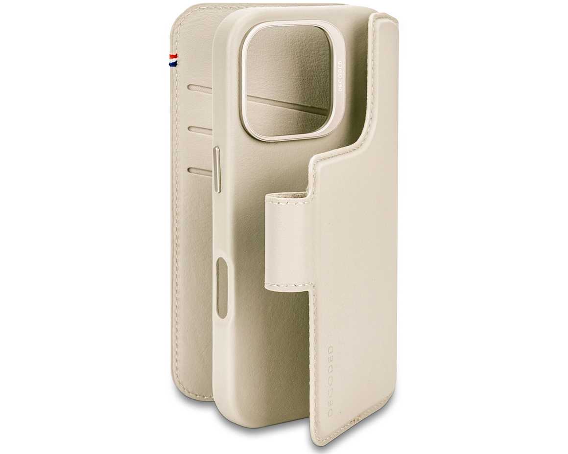 Decoded - Leather Detachable Wallet till iPhone 16 Pro Clay