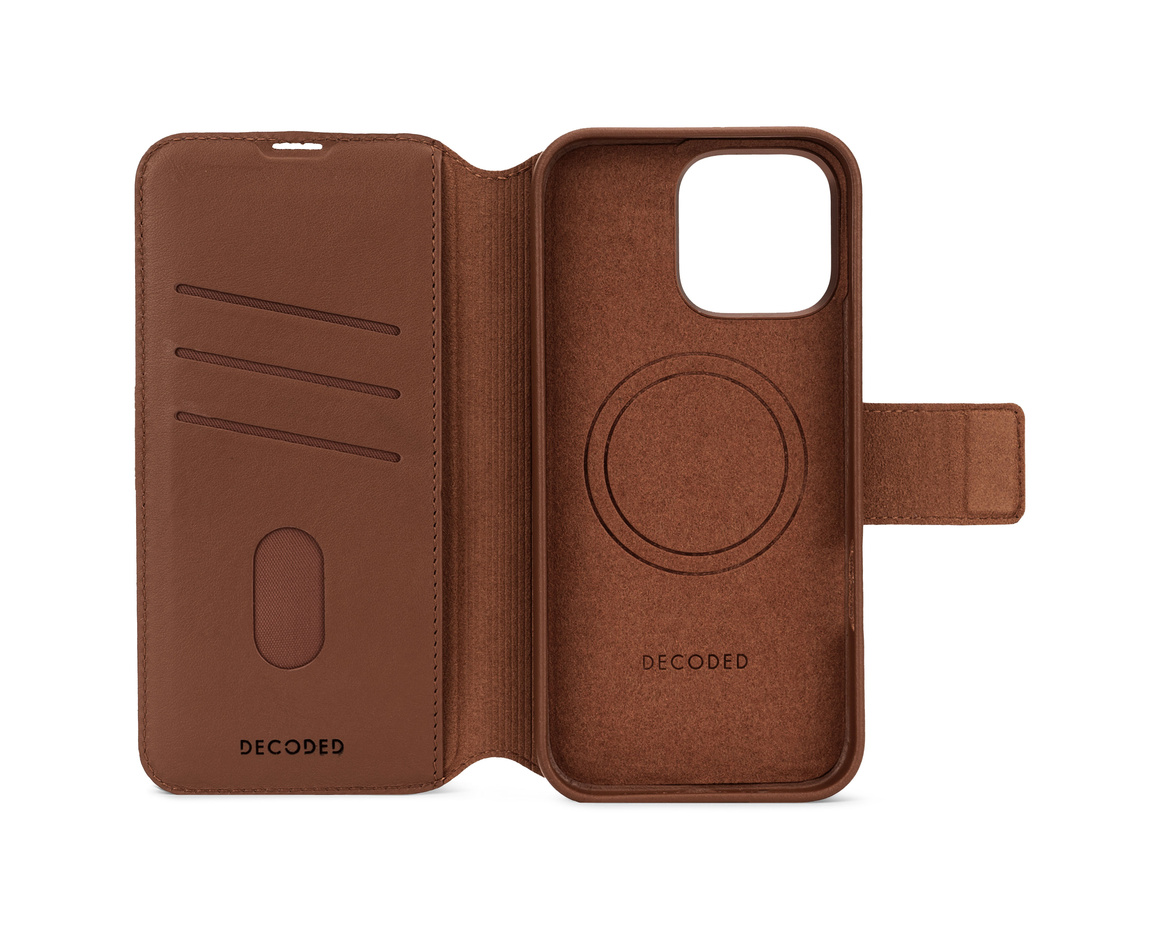 Decoded - Leather Detachable Wallet till iPhone 16 Pro Max Brun