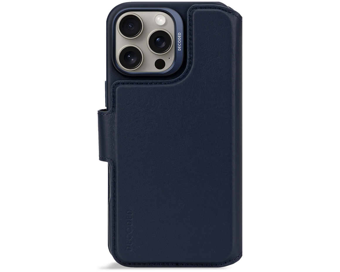 Decoded - Leather Detachable Wallet till iPhone 16 Pro Max Marinblå